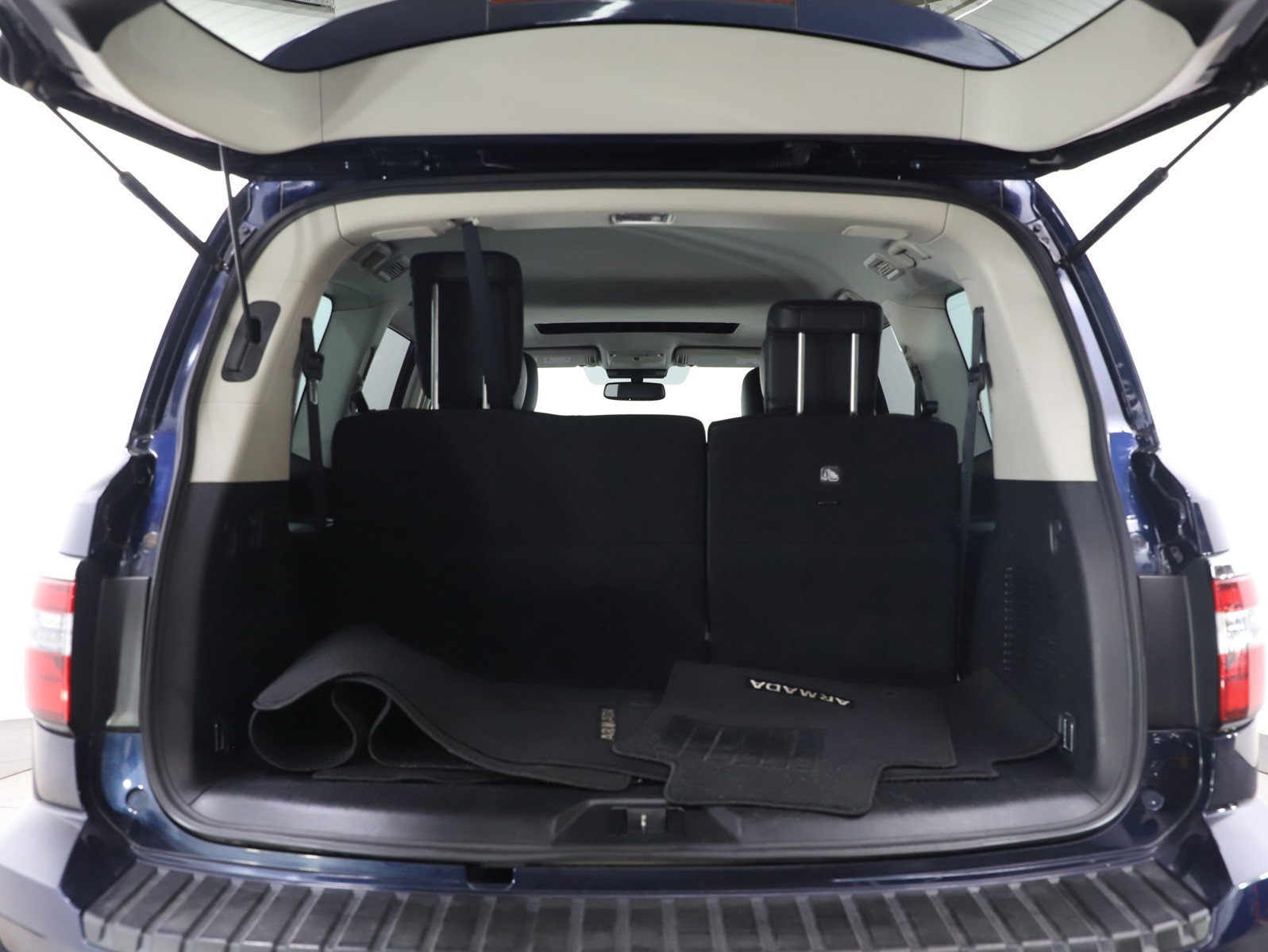 Used 2023 Nissan Armada SL w/ Captain's Chairs Package image 18