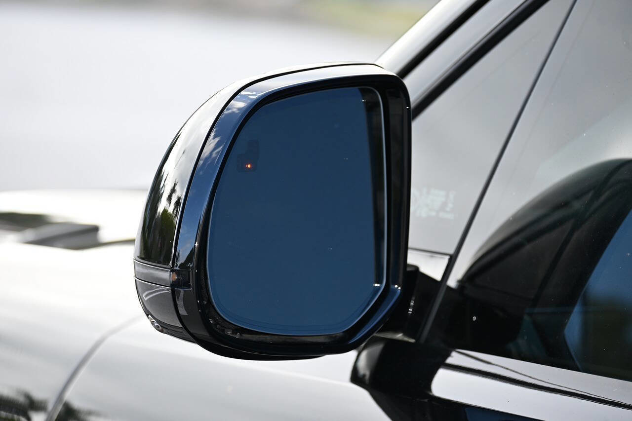 Used 2025 Land Rover Range Rover Sport Dynamic SE image 20