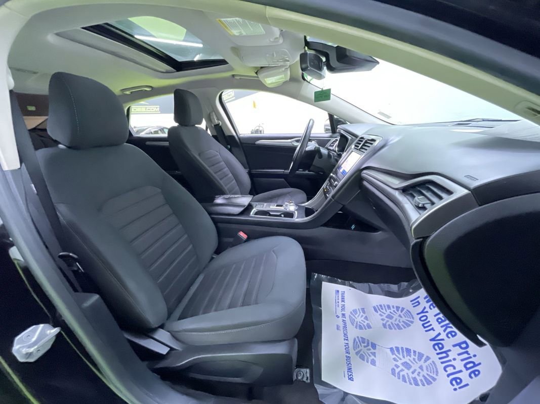 Used 2020 Ford Fusion SE image 28