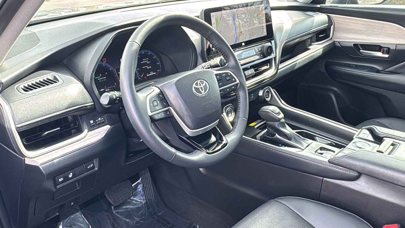 Used 2025 Toyota Grand Highlander FWD image 23