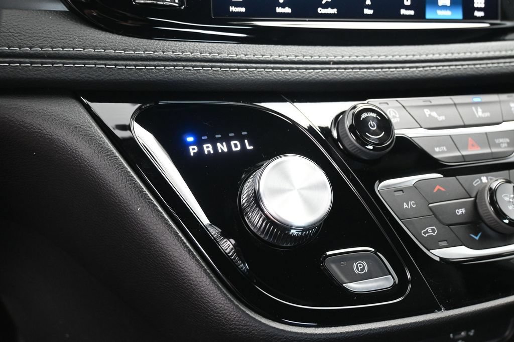New 2027 Chrysler Pacifica Select w/ Family Tech Group FWD image 17