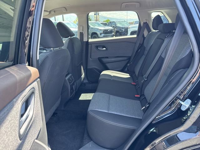 Used 2023 Nissan Rogue SV AWD/4WD image 13