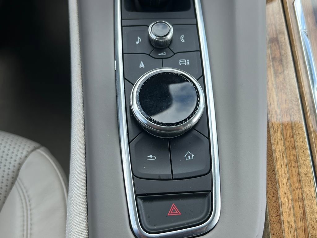 Used 2022 Cadillac Escalade Premium Luxury Platinum image 40