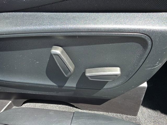 Used 2021 Ford Escape Titanium FWD image 9