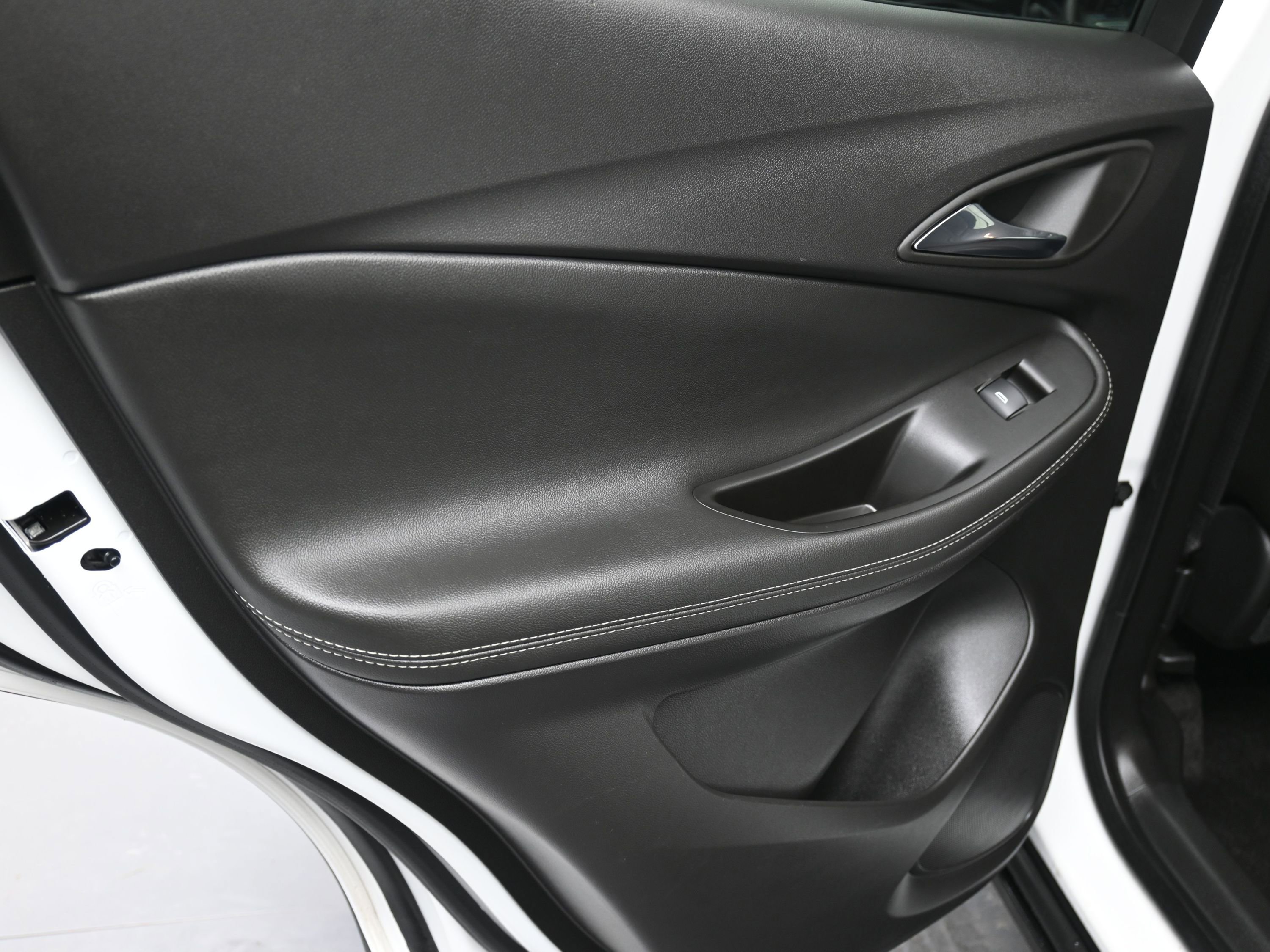 Used 2023 Buick Encore GX Select image 21