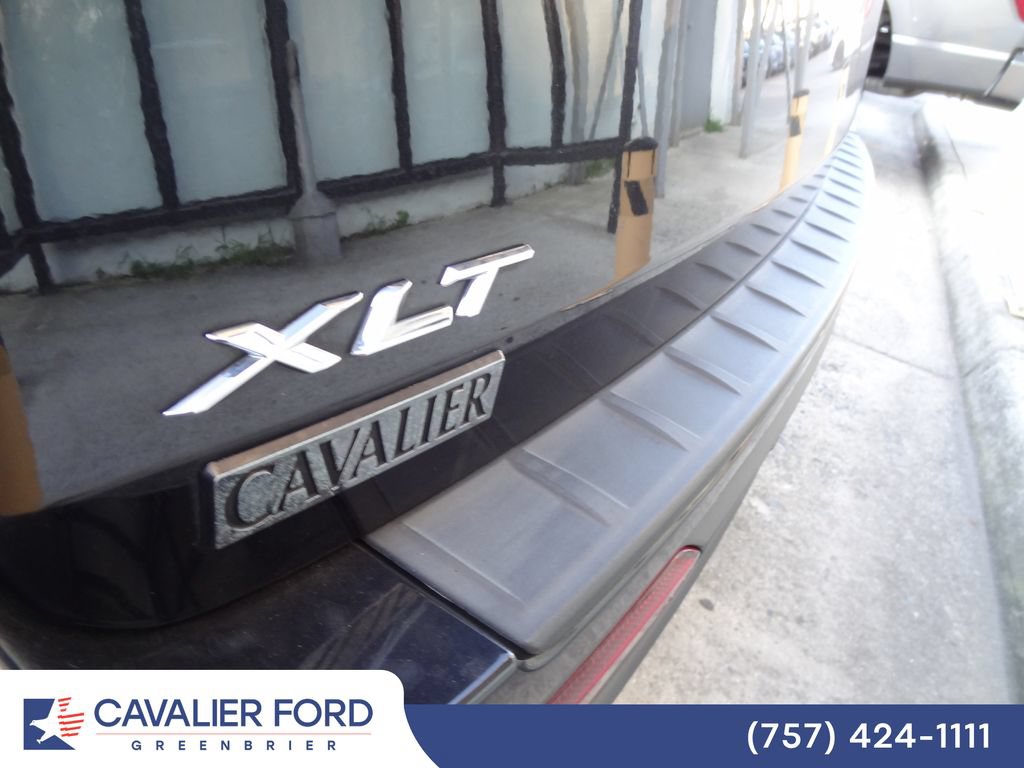 Used 2024 Ford Explorer XLT RWD image 15