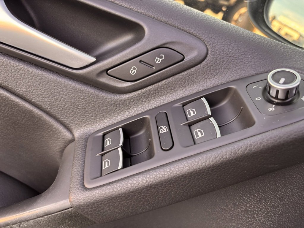 Used 2013 Volkswagen Golf R 4-Door image 12