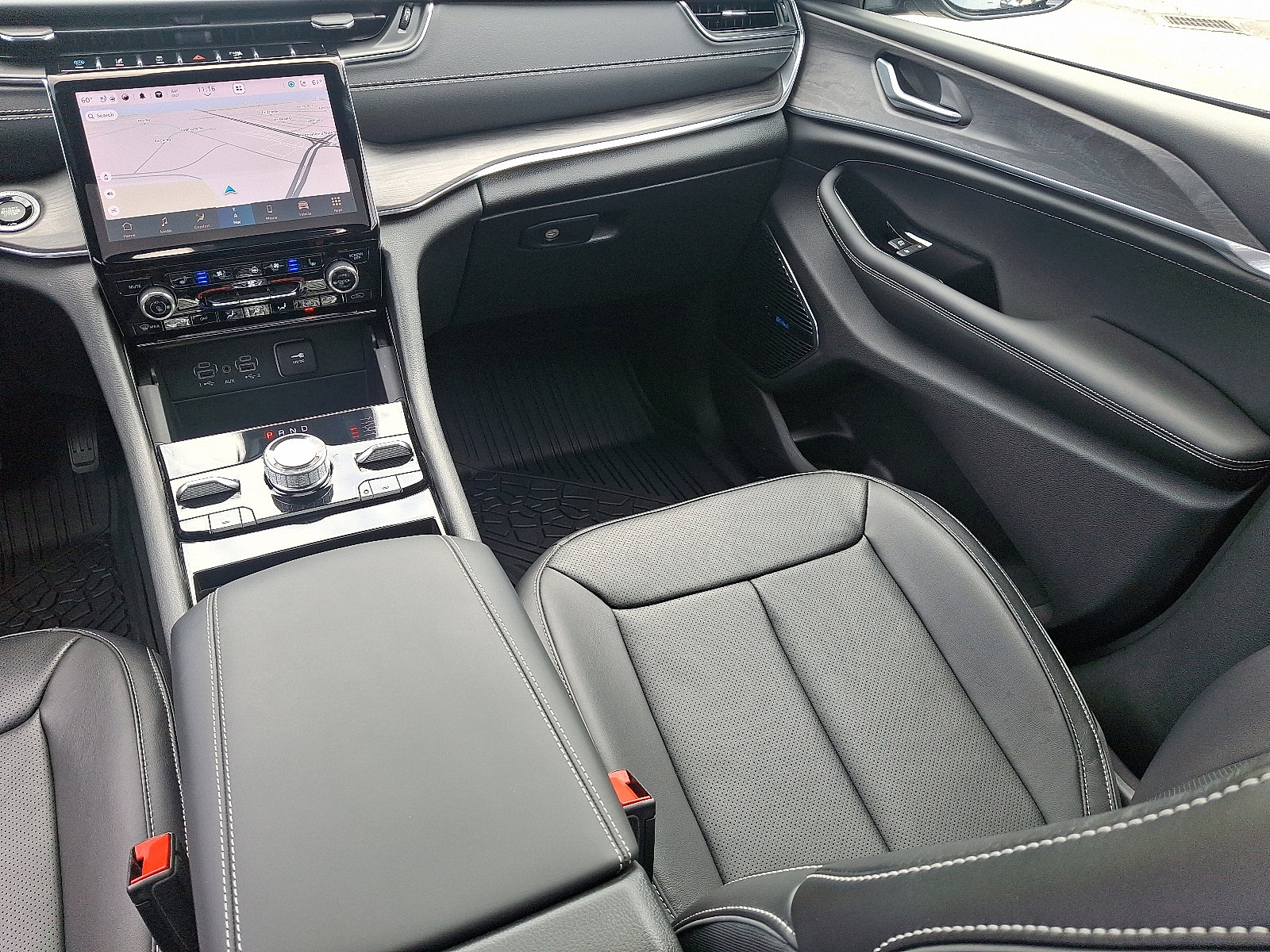 Used 2024 Jeep Grand Cherokee Overland w/ Trailer Tow Package image 17