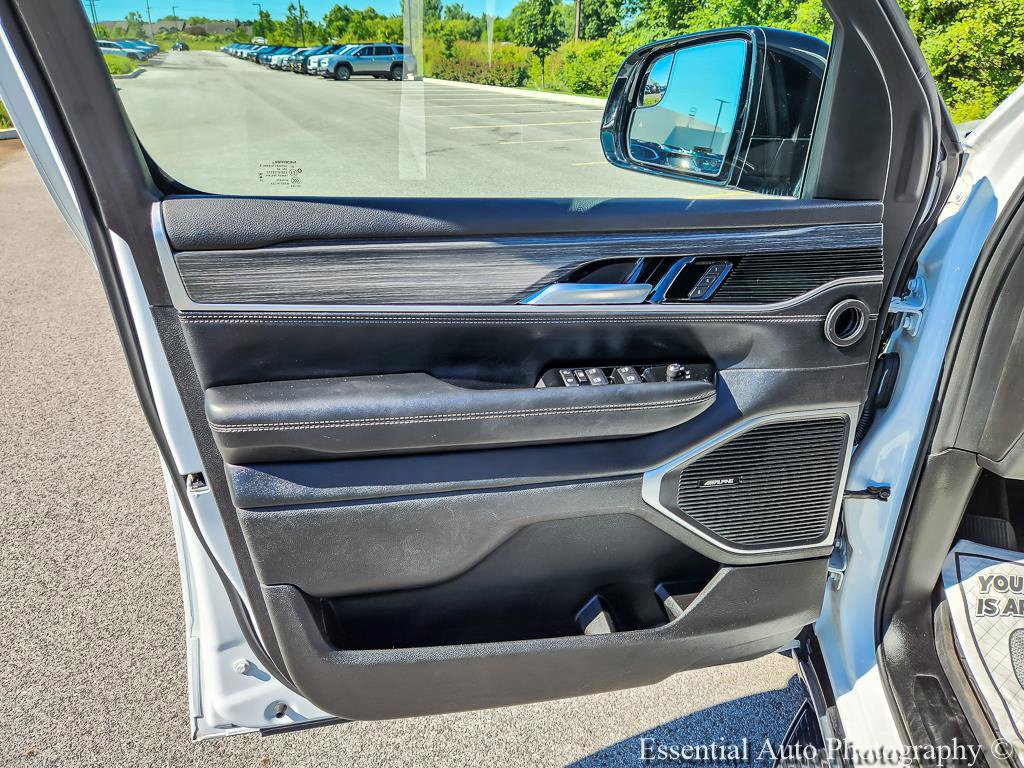 Used 2024 Jeep Wagoneer L Series II w/ Flexible Seating Group AWD/4WD image 25