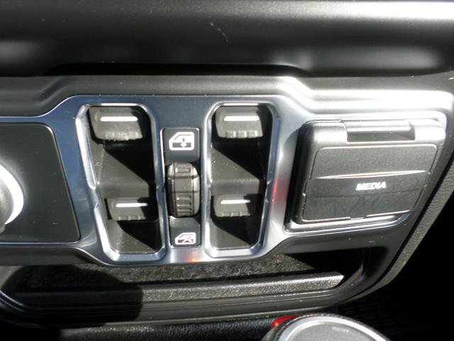 Used 2021 Jeep Gladiator Sport image 12