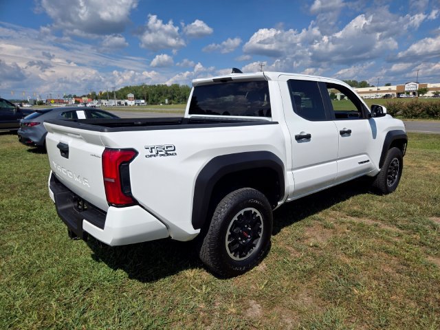 Used 2025 Toyota Tacoma TRD Off-Road AWD/4WD image 8