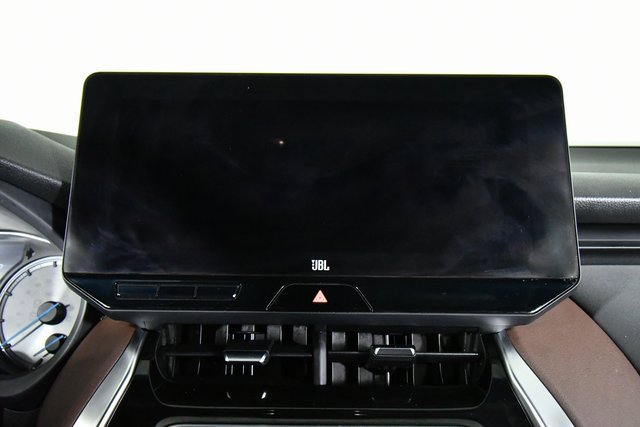 Used 2023 Toyota Venza XLE image 4