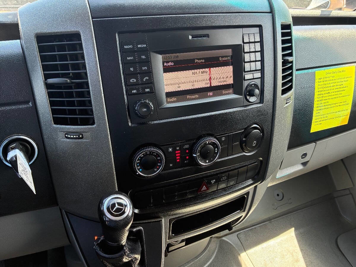 Used 2018 Mercedes-Benz Sprinter 2500 image 12