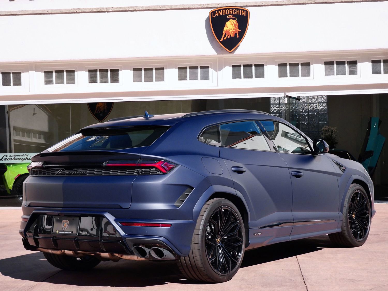 Used 2025 Lamborghini Urus SE image 3
