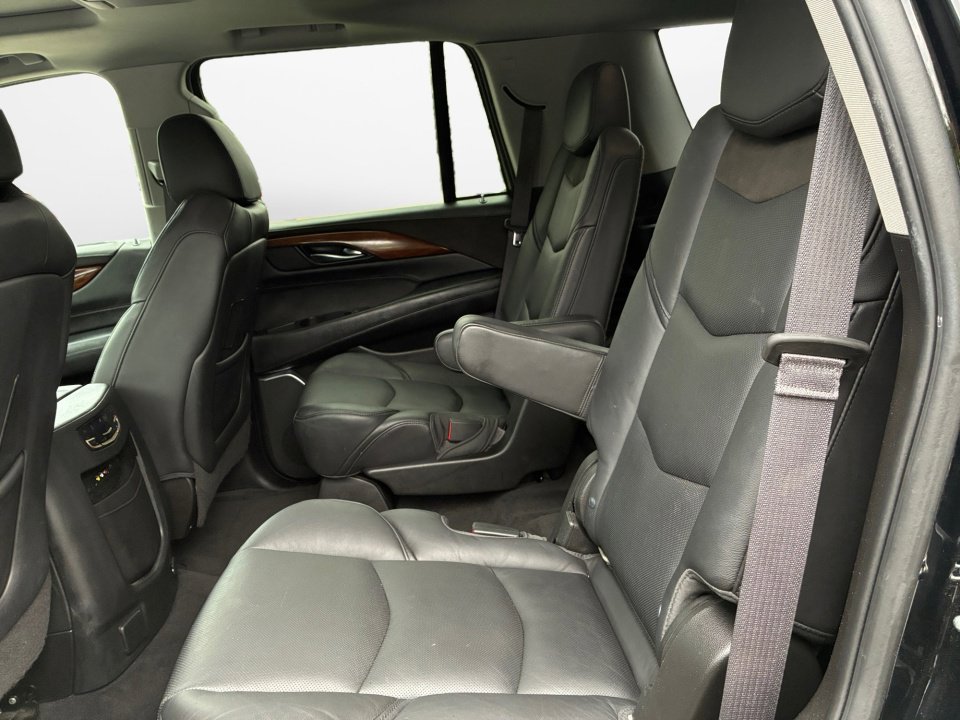 Used 2016 Cadillac Escalade Premium AWD/4WD image 16