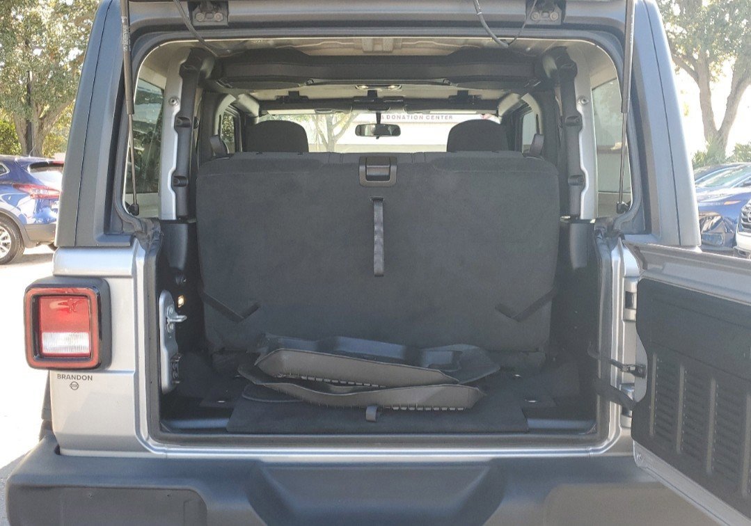 Used 2021 Jeep Wrangler Sport S image 9