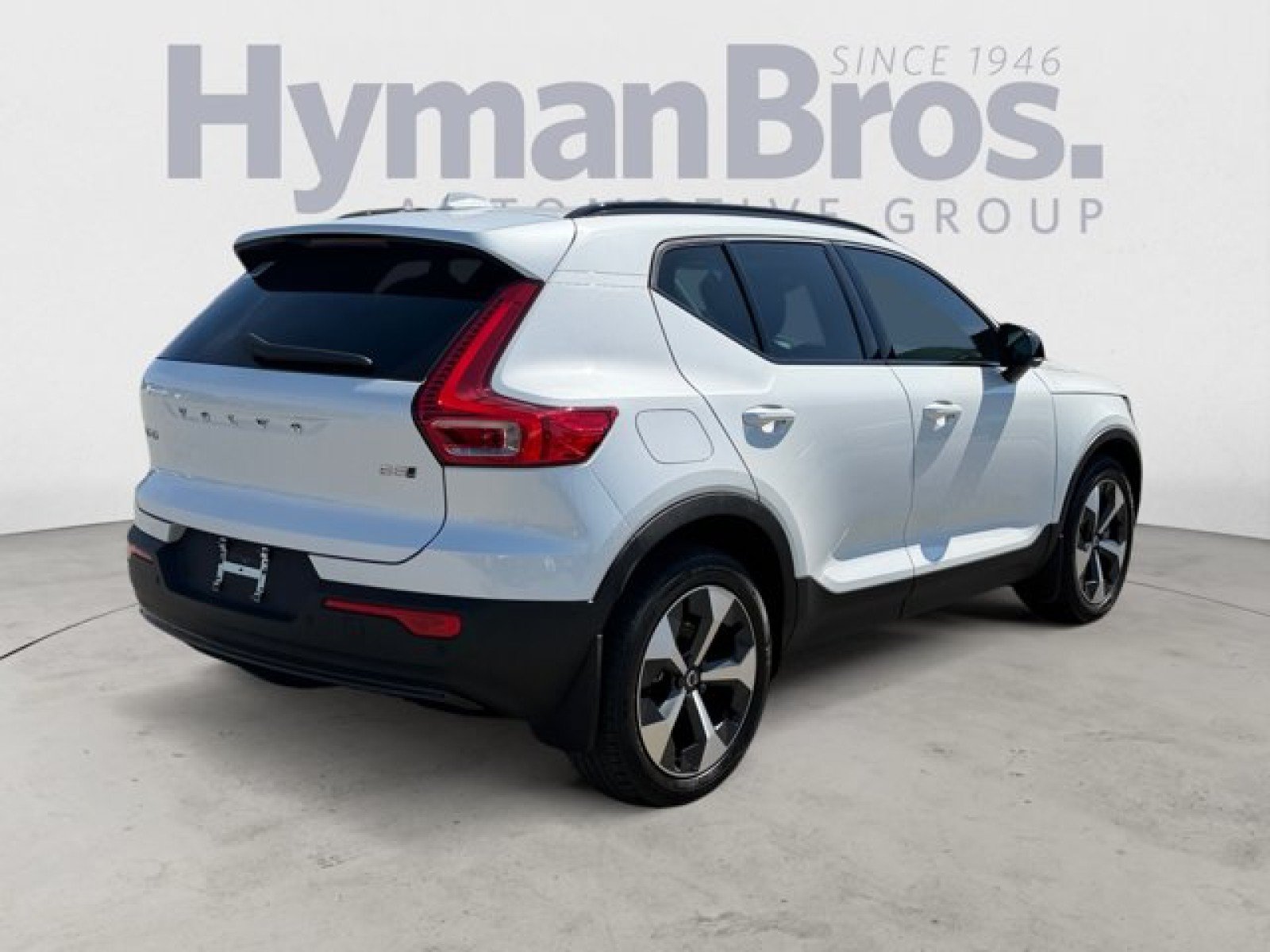 Used 2023 Volvo XC40 B5 Plus AWD/4WD image 3