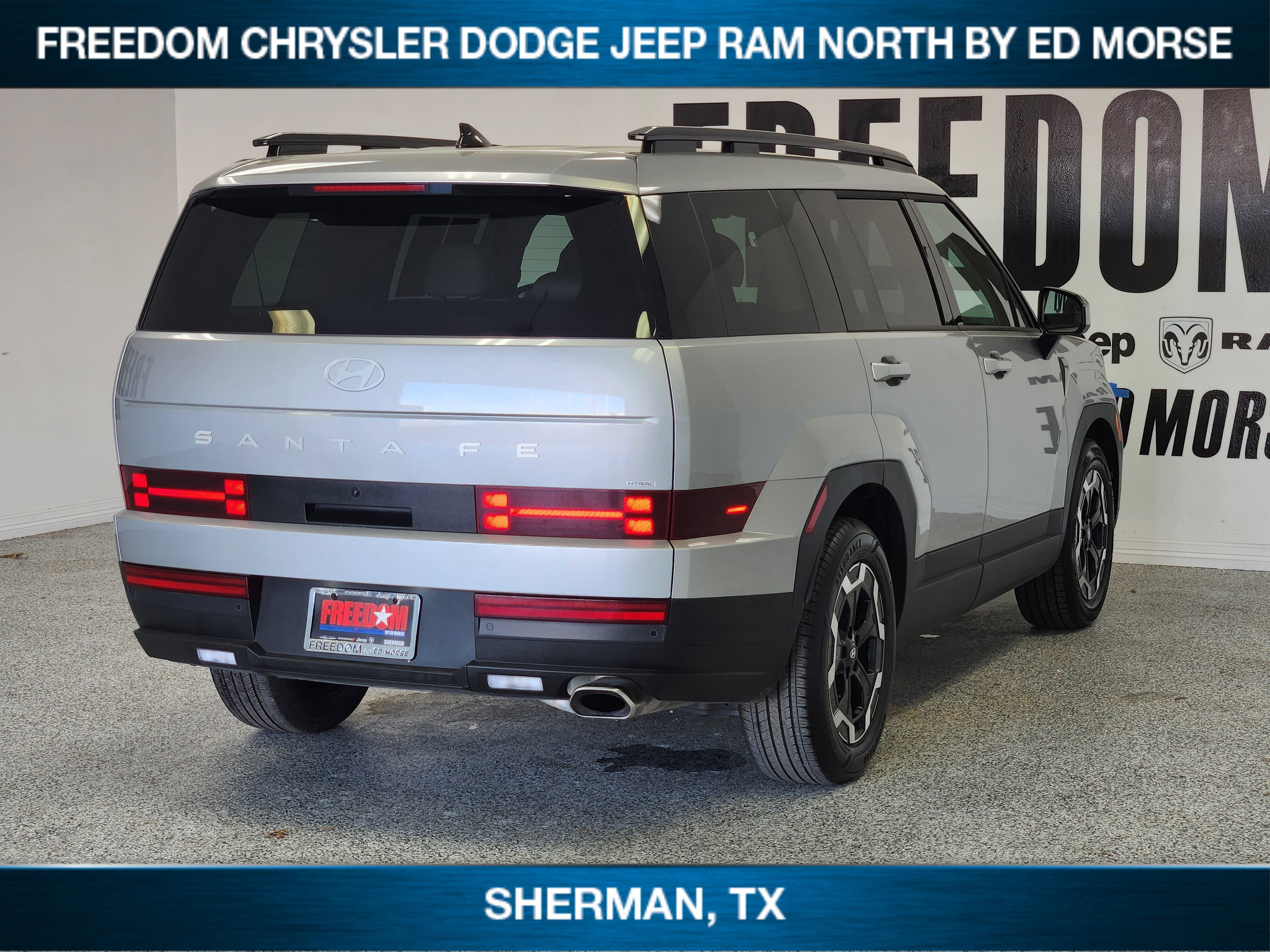 Used 2025 Hyundai Santa Fe SEL image 3