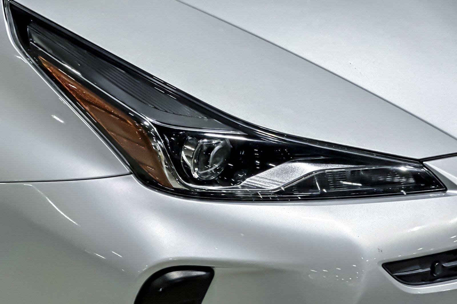 Used 2020 Toyota Prius XLE image 10