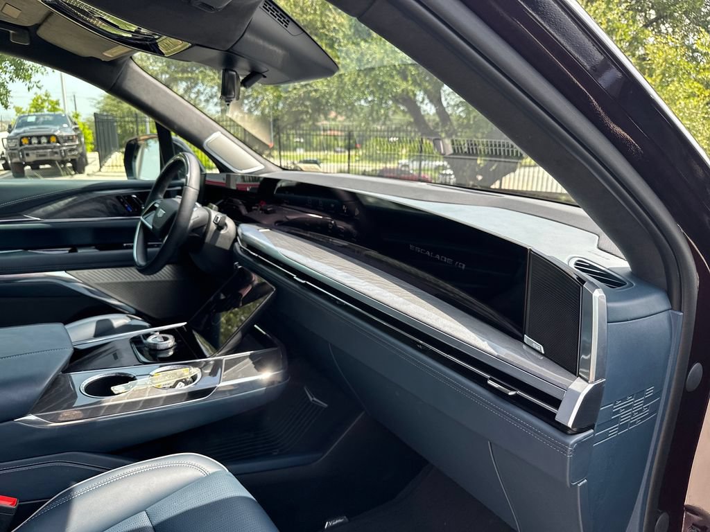 Used 2025 Cadillac Escalade IQ Luxury 2 w/ LPO, Premium Carpet Package AWD/4WD image 39