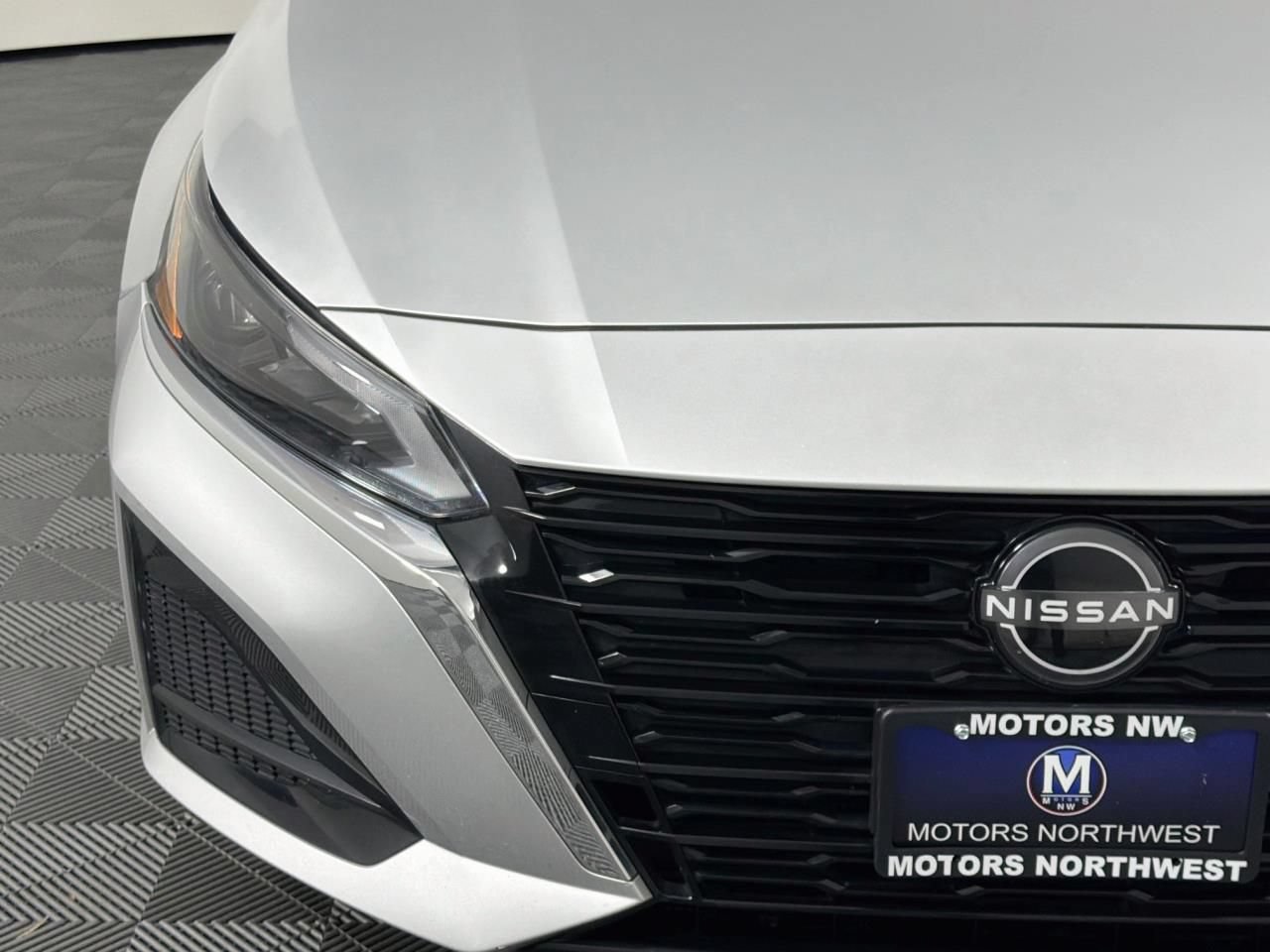 Used 2024 Nissan Altima 2.5 SV FWD image 3