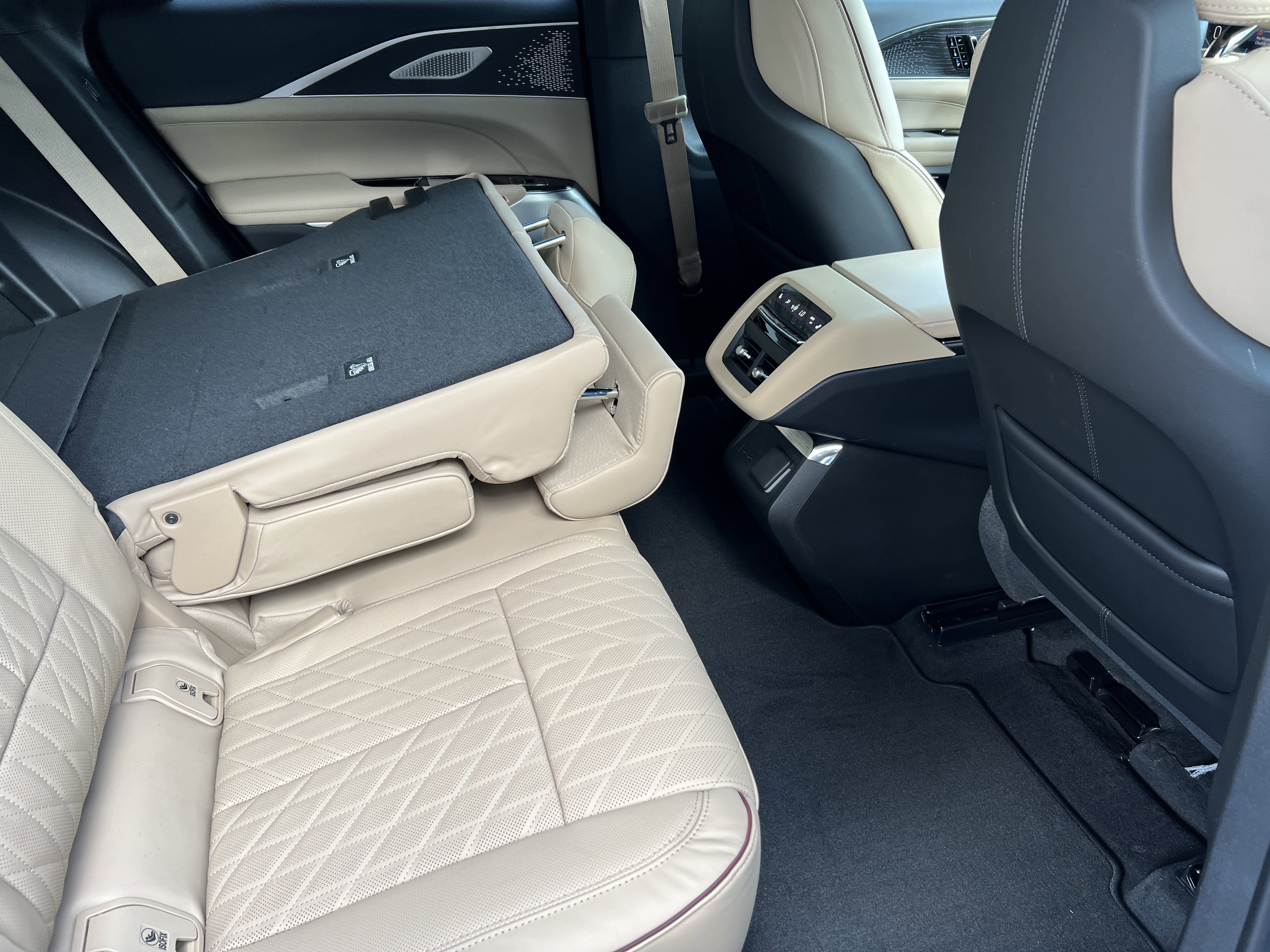 New 2026 Cadillac Lyriq Signature Luxury AWD/4WD image 22