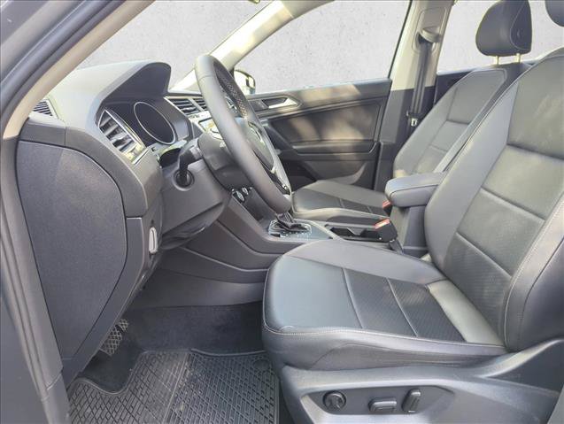 Used 2021 Volkswagen Tiguan SE w/ Panoramic Sunroof Package FWD image 12