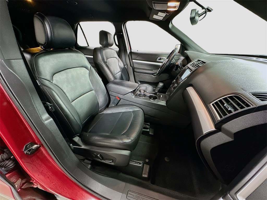 Used 2017 Ford Explorer XLT w/ Equipment Group 202A image 31