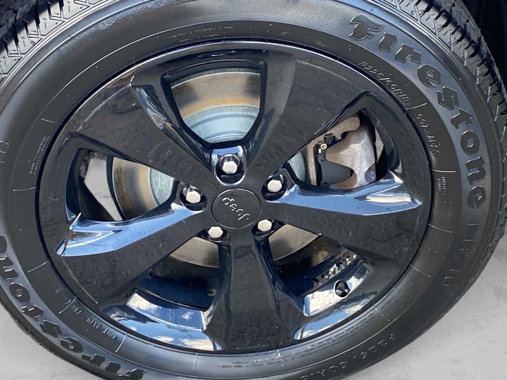Certified 2020 Jeep Cherokee Latitude Plus AWD/4WD image 30
