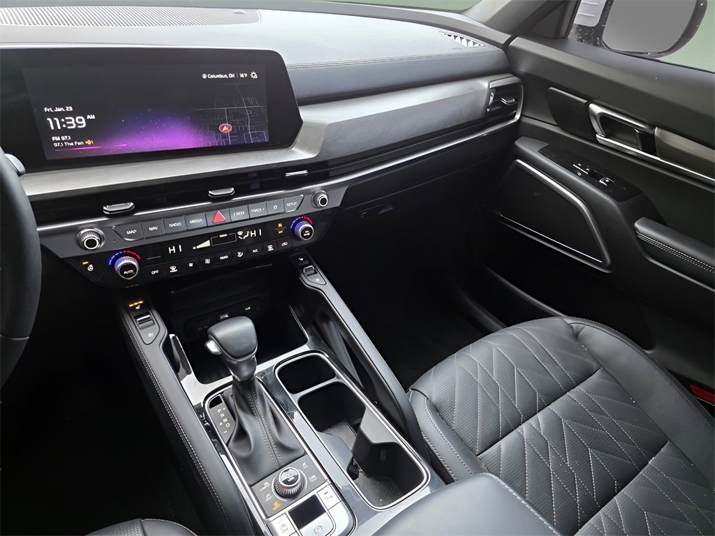 Used 2025 Kia Telluride AWD image 32