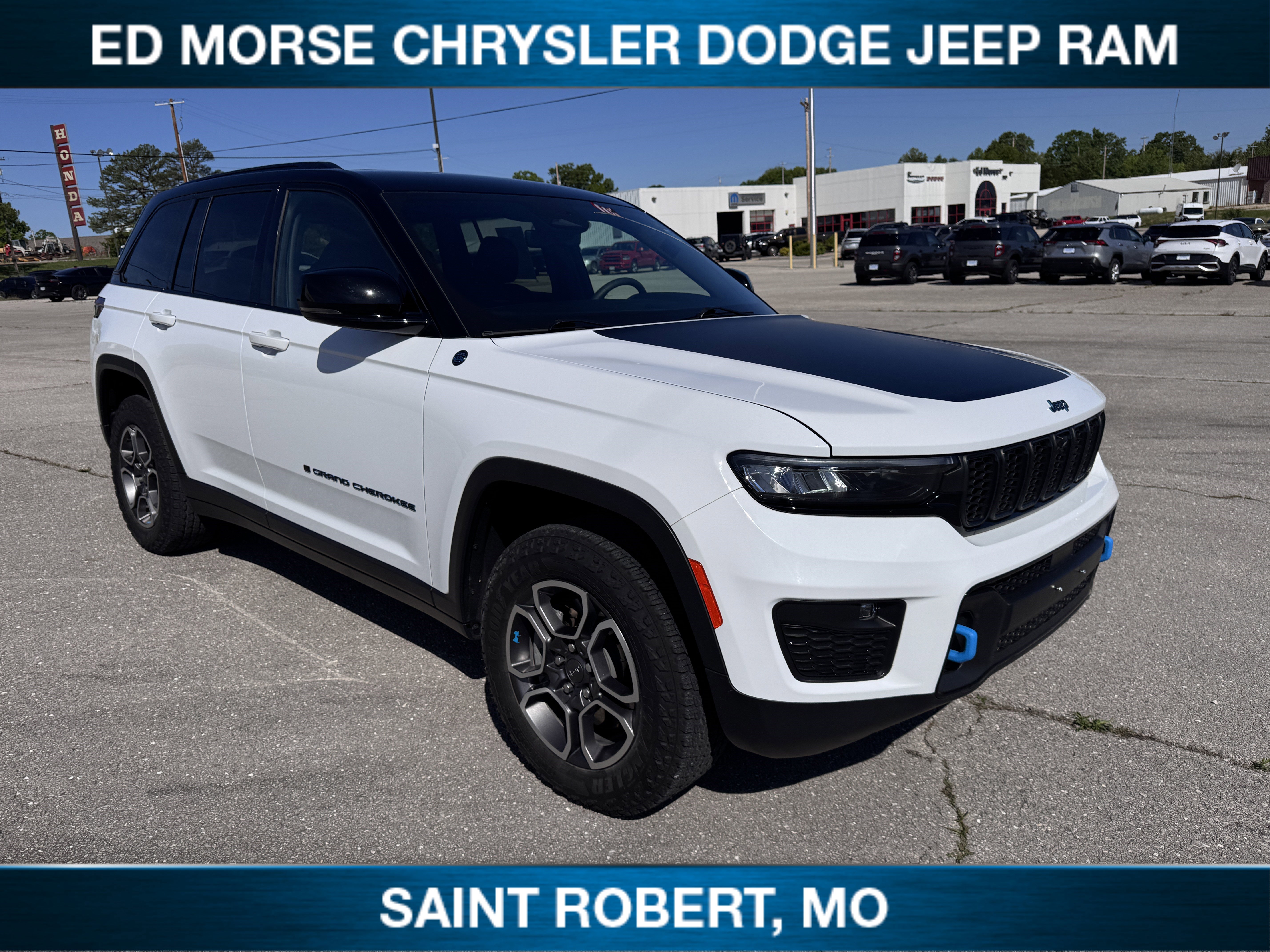 Used 2023 Jeep Grand Cherokee Trailhawk w/ Luxury Tech Group III AWD/4WD image 1