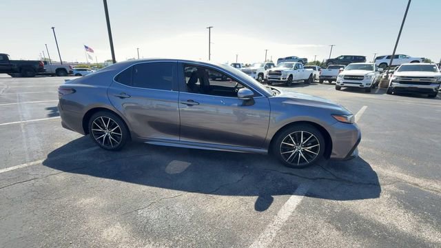 Used 2023 Toyota Camry SE w/ Cold Weather Package FWD image 9