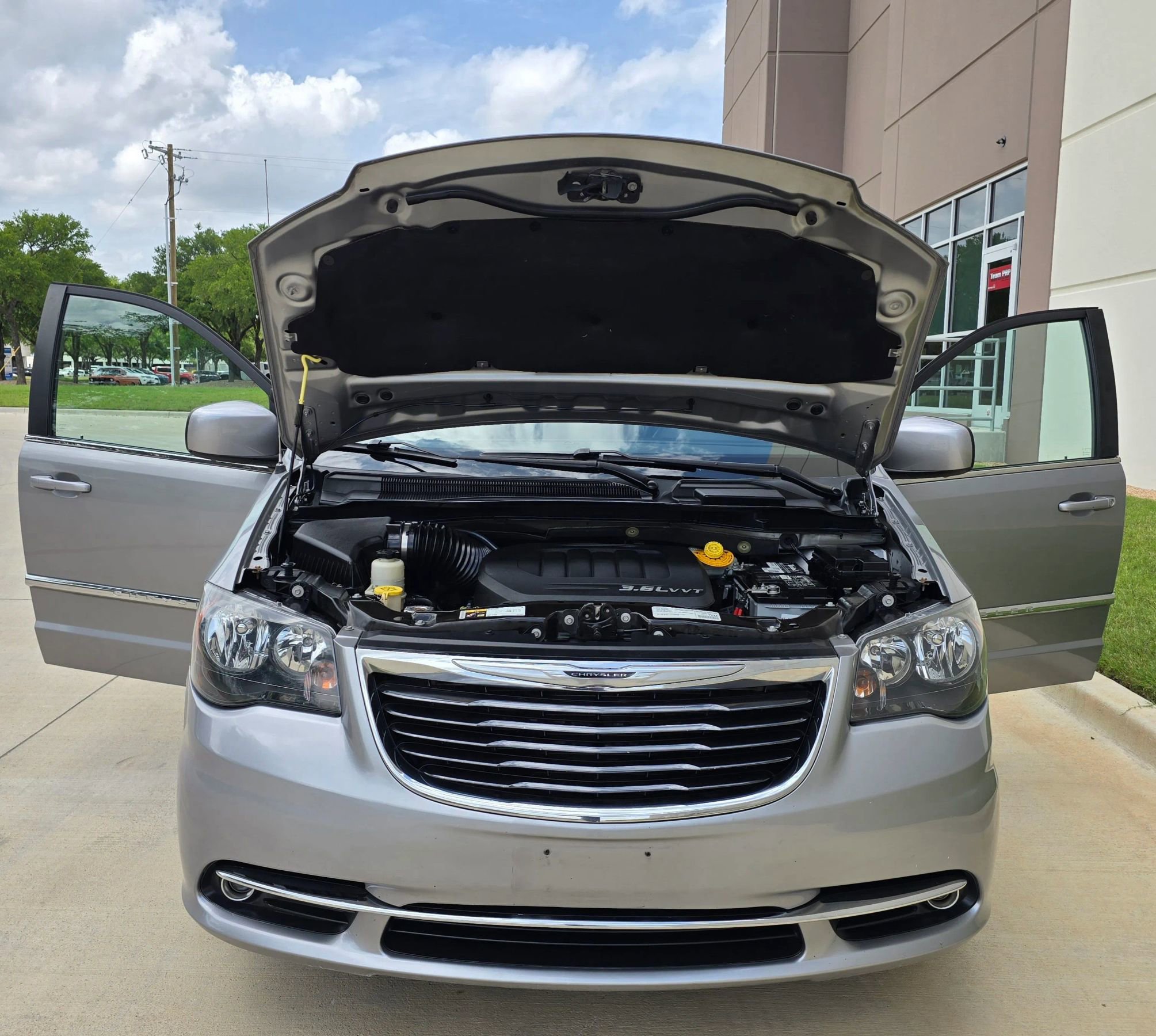 Used 2015 Chrysler Town & Country S w/ Driver Convenience Group FWD image 15