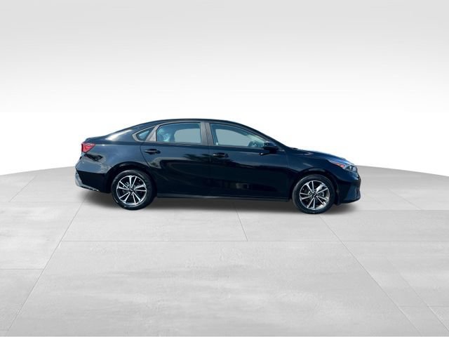 Used 2024 Kia Forte LXS w/ LXS Technology Package FWD image 6
