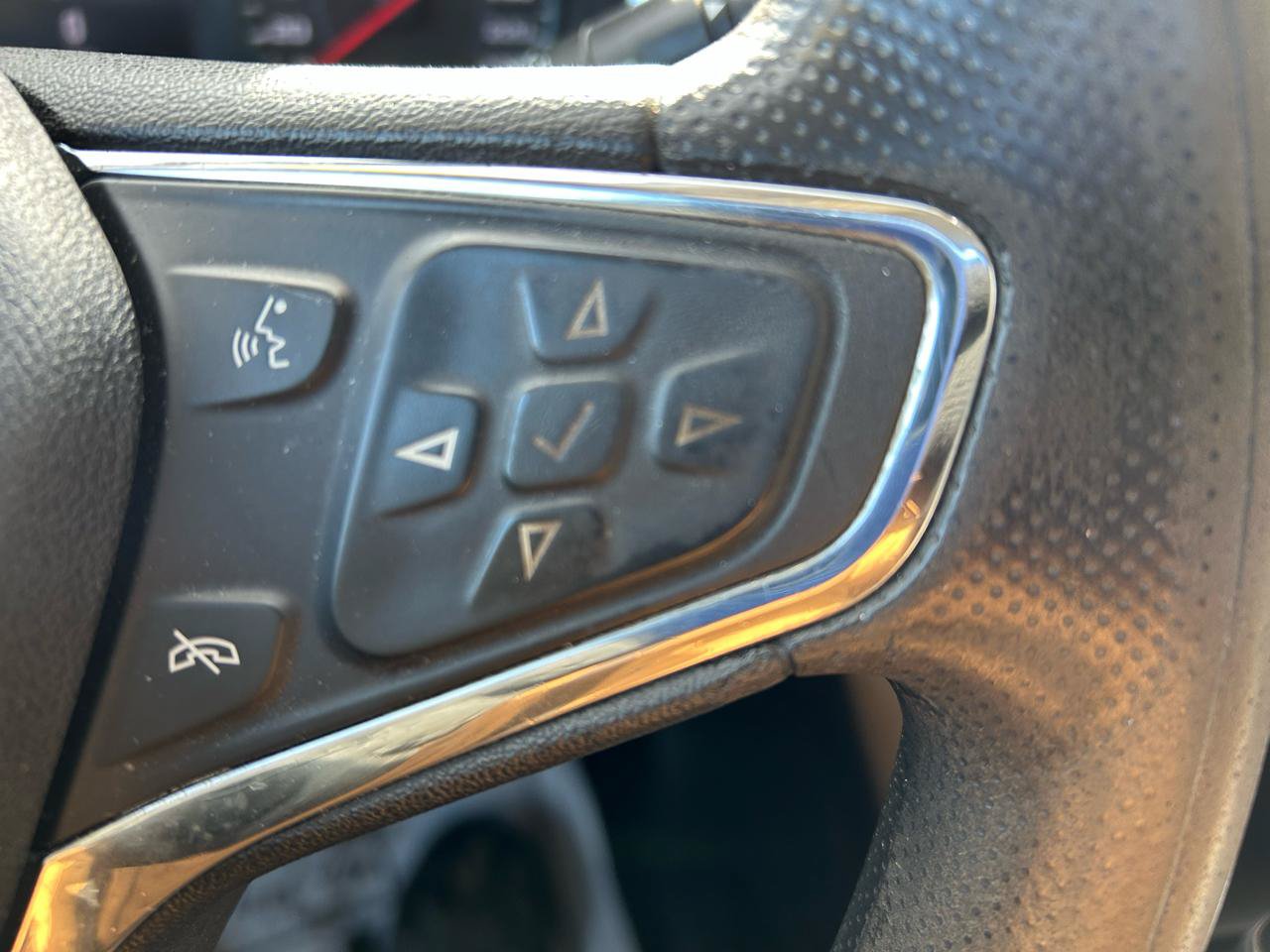 Used 2019 Chevrolet Equinox LS FWD image 19