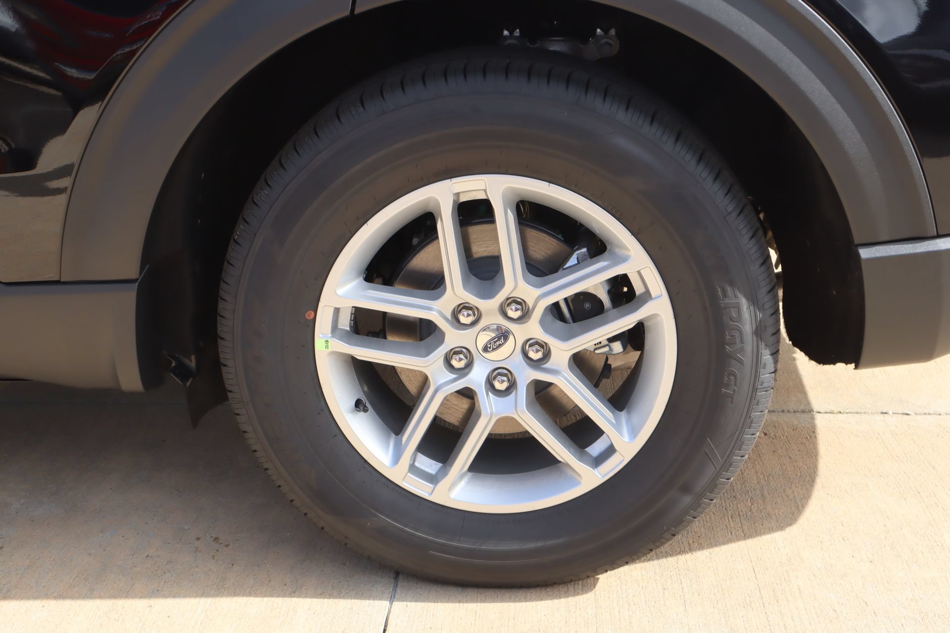 New 2026 Ford Explorer Active w/ Active Comfort Package RWD image 19
