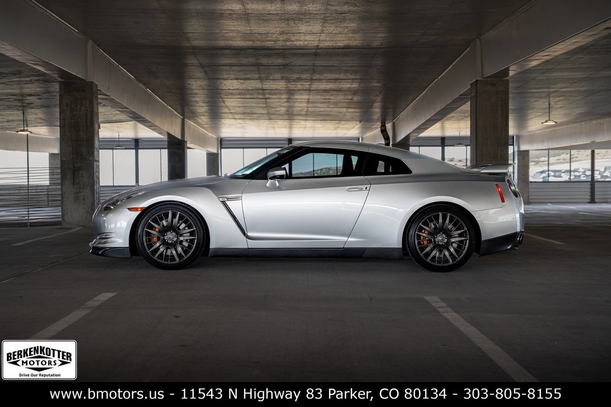 Used 2009 Nissan GT-R Premium AWD/4WD image 4