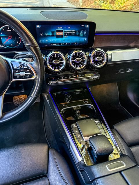 Used 2021 Mercedes-Benz GLB 250 w/ Premium Package image 7
