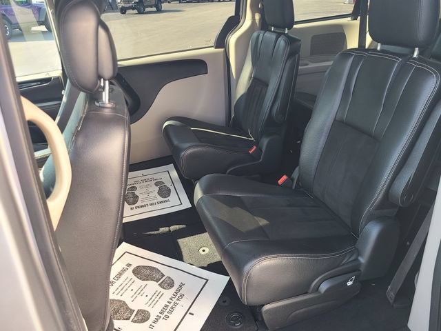 Used 2019 Dodge Grand Caravan SXT FWD image 17