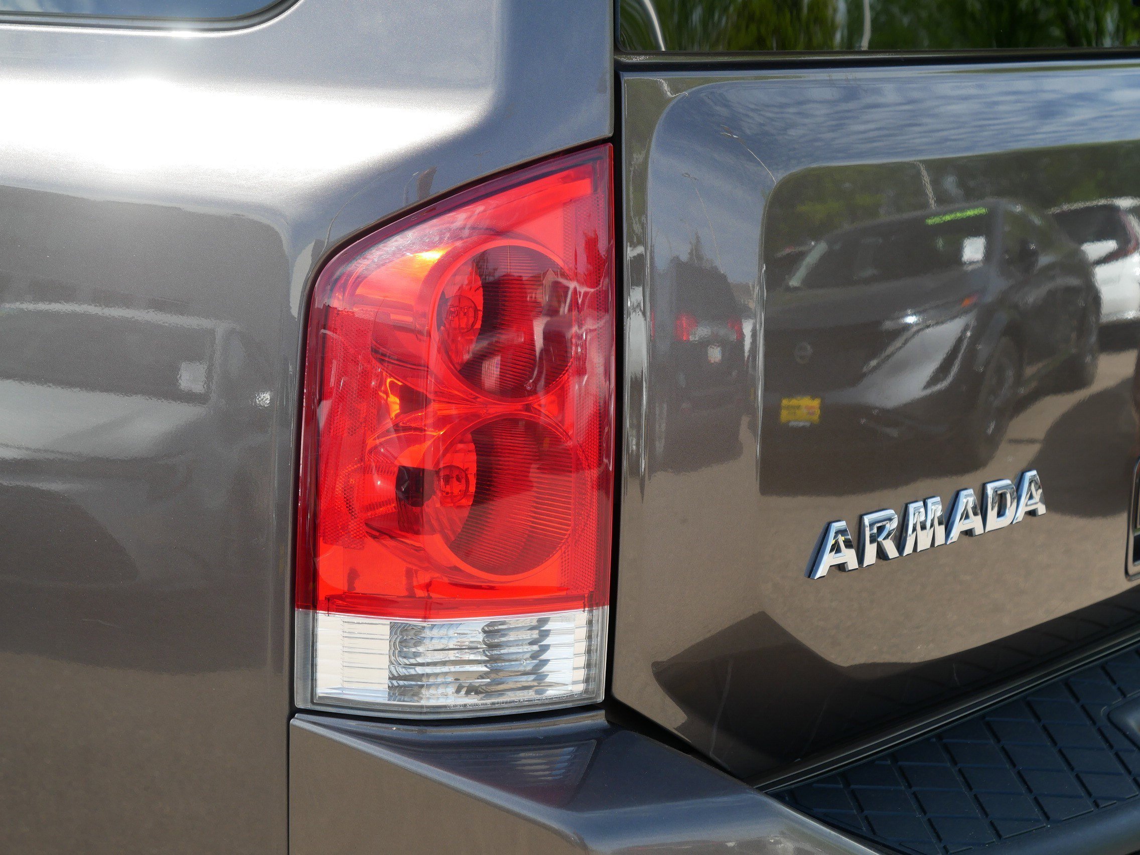 Used 2013 Nissan Armada Platinum w/ Platinum Reserve Pkg AWD/4WD image 17