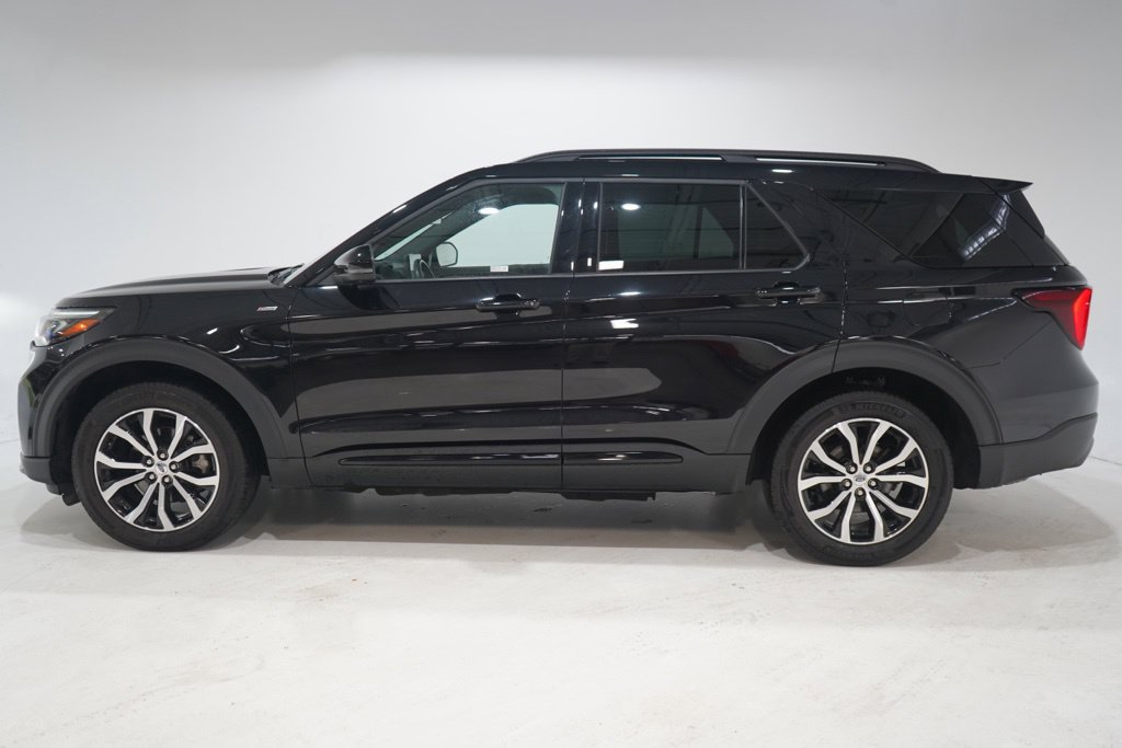 Used 2025 Ford Explorer ST-Line AWD/4WD image 18