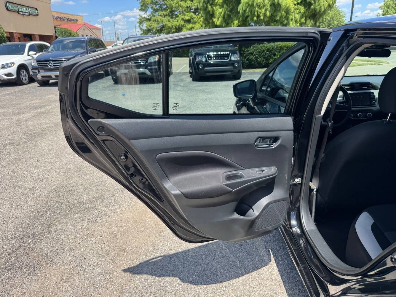 Used 2021 Nissan Versa SV image 9