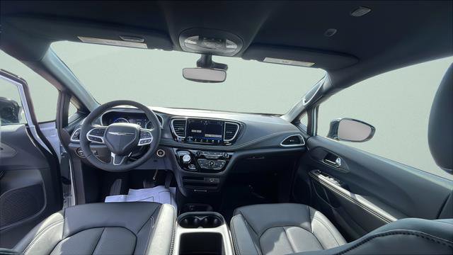 New 2026 Chrysler Pacifica Select AWD/4WD image 25