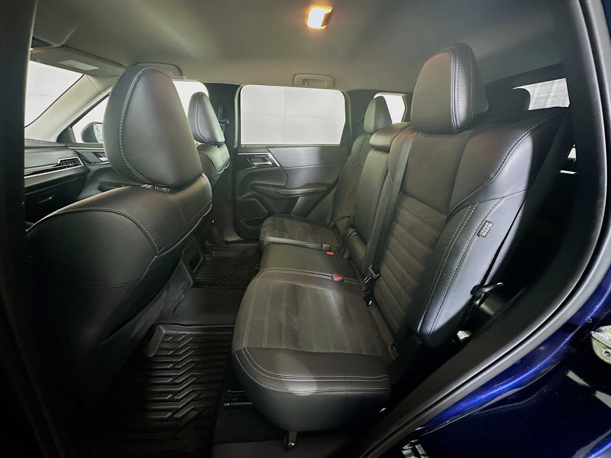 Used 2024 Mitsubishi Outlander SE image 29