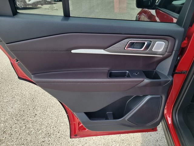 Used 2026 Ford Explorer Platinum RWD image 12