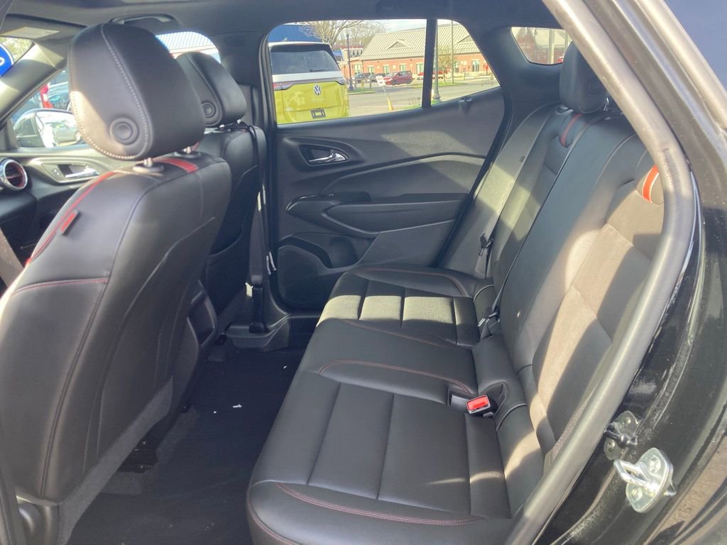 Used 2025 Chevrolet Trax RS w/ Sunroof Package FWD image 22