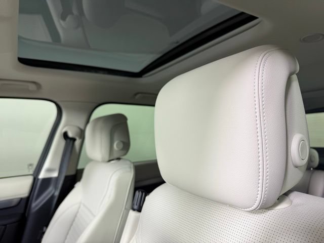 Certified 2025 Land Rover Discovery Dynamic SE AWD/4WD image 7