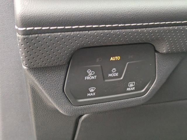 Used 2025 Volkswagen Atlas SE image 14