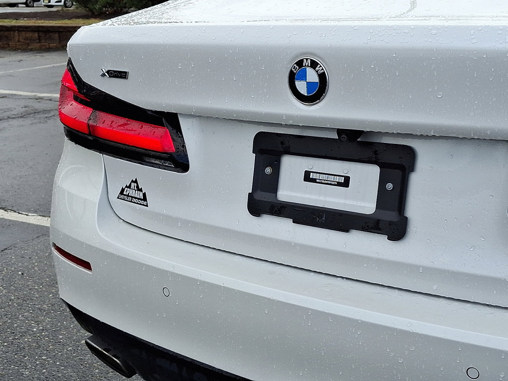 Used 2023 BMW 540i xDrive w/ Premium Package image 18