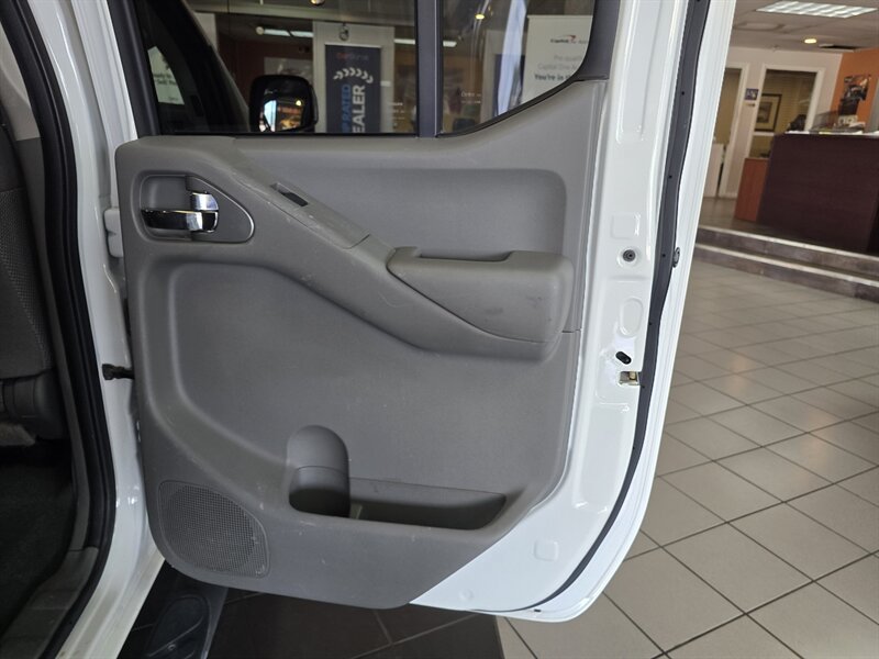 Used 2020 Nissan Frontier SV w/ Midnight Edition Floor Mats RWD image 15
